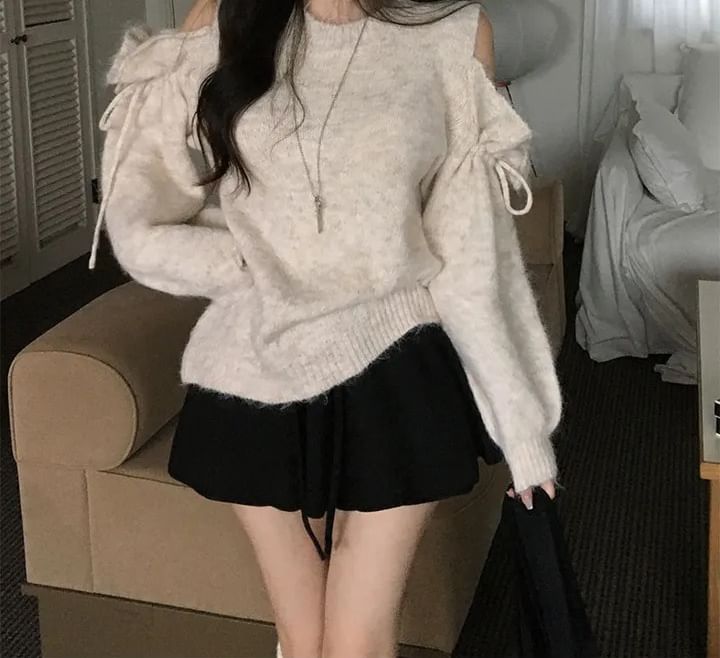 Cold-Shoulder Crewneck Knit Pullover with Minimalist Design