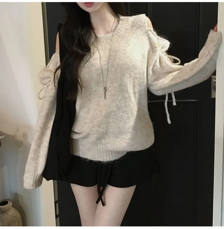 Cold-Shoulder Crewneck Knit Pullover with Minimalist Design