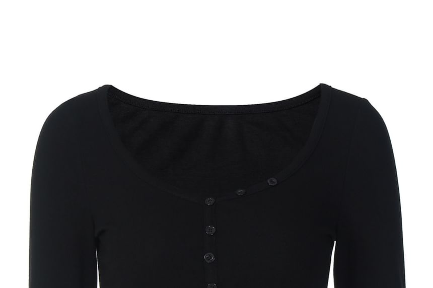 Fitted V-Neck Tee with Three-Quarter Sleeves