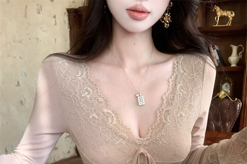 Lace Panel V-Neck Slim-Fit Long-Sleeve Top
