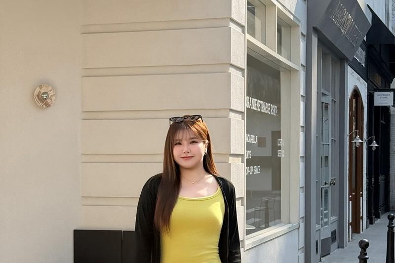 Short-Sleeve Scoop Neck Plain Slim Fit T-Shirt / High Waist Flared Jeans / V-Neck Button-Up Long Cardigan