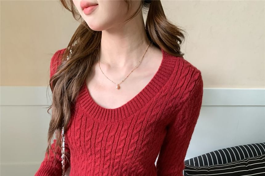 Crew Neck Cable Knit Pullover Sweater