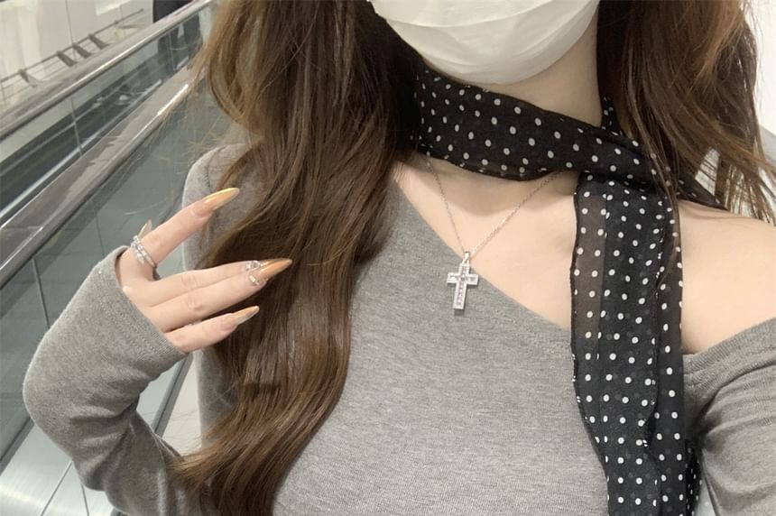 Off-Shoulder Slim Crop Tee