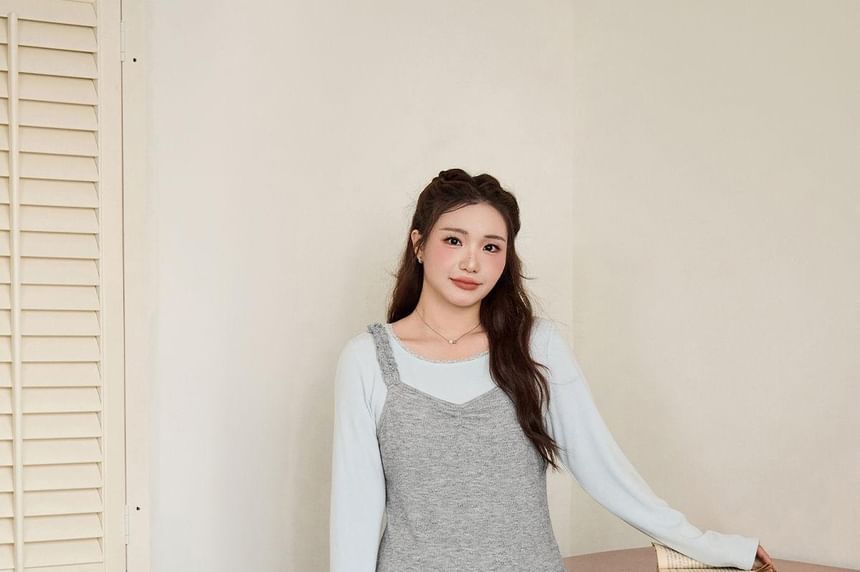 Lace Trim Scoop Neck Tee & Frill Camisole