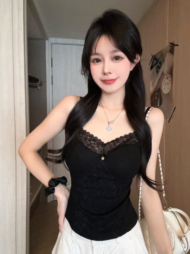Lace Trim V-Neck Padded Crop Camisole