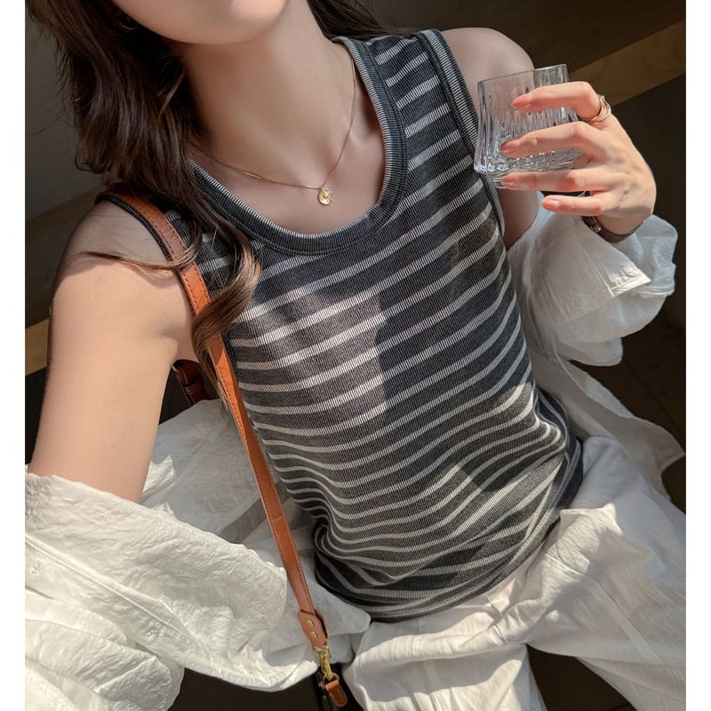 Striped Boxy Cut Sleeveless Casual Top