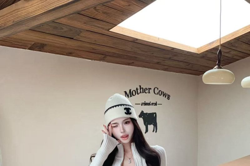 Stand Collar Zip-Up Plain Cable Knit Cardigan / Scoop Neck Slim Fit Tank Top / Low Rise Hot Pants