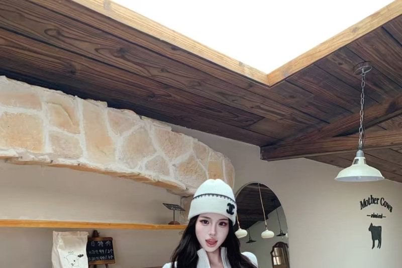 Stand Collar Zip-Up Plain Cable Knit Cardigan / Scoop Neck Slim Fit Tank Top / Low Rise Hot Pants