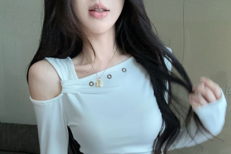 Asymmetric Cold-Shoulder Cropped Tee with Extended Sleeves