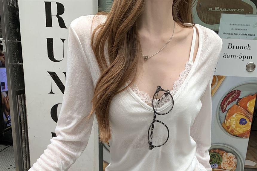 V-Neck Lace Panel Slim Fit Crop Camisole Top