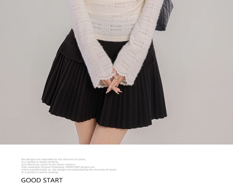Mock Neck Lace Panel Ruched Slim Fit Top