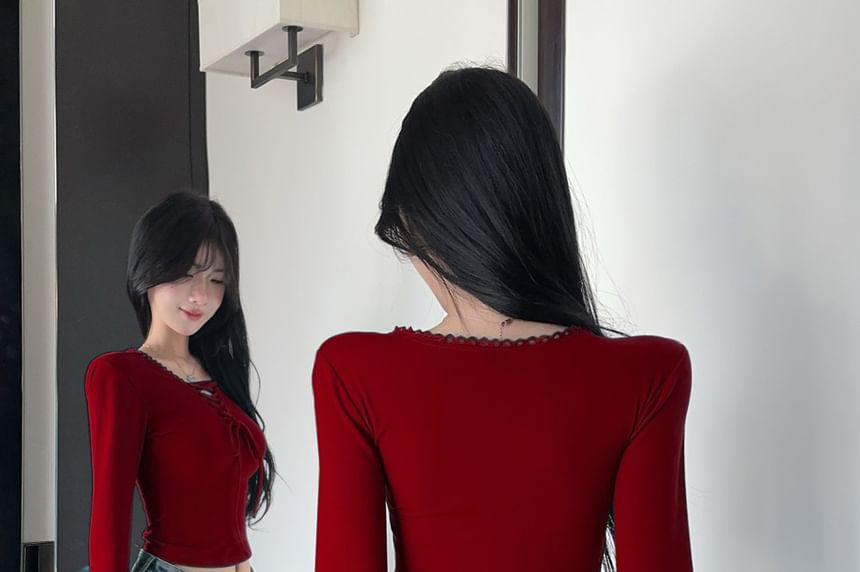 Long Sleeve V-Neck Lace-Up Crop T-Shirt