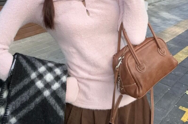 Twisted V-Neck Long Sleeve Top