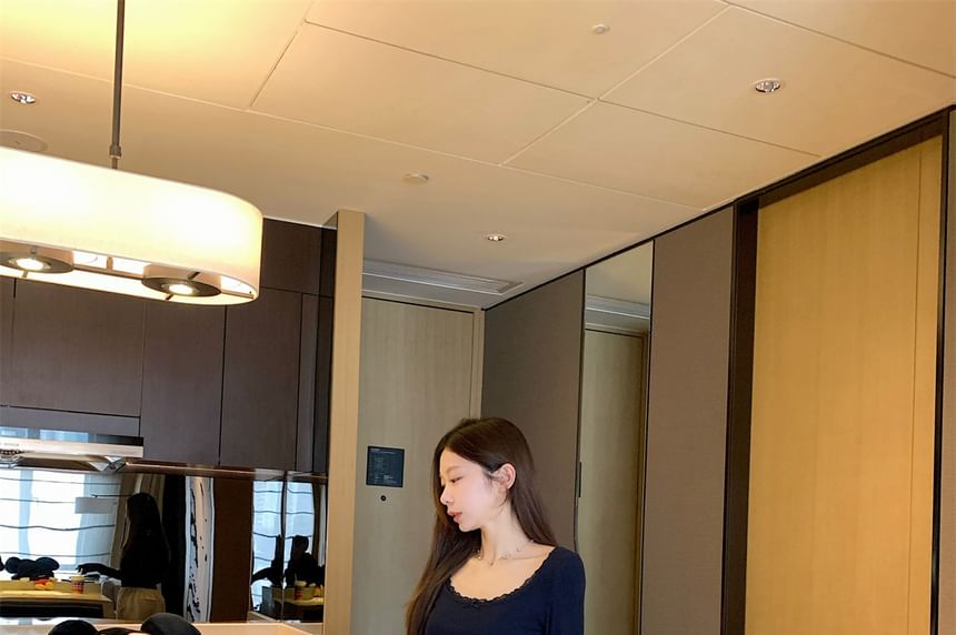 Scoop Neck Lace Trim Crop Tee Long Sleeve