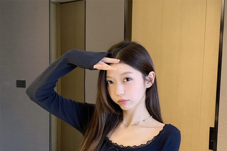 Scoop Neck Lace Trim Crop Tee Long Sleeve