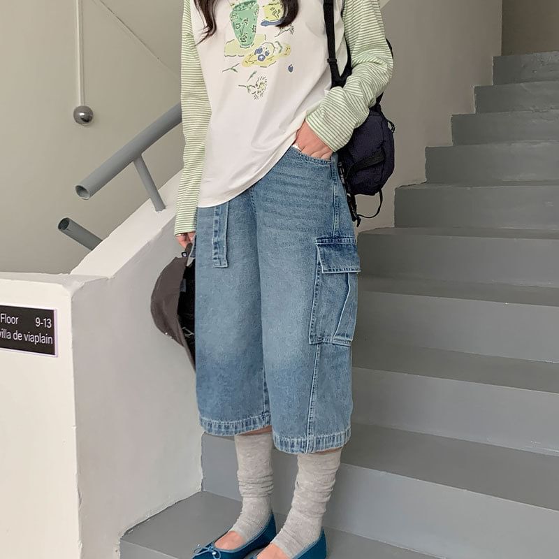 Mid Rise Washed Pocket Detail Denim Shorts
