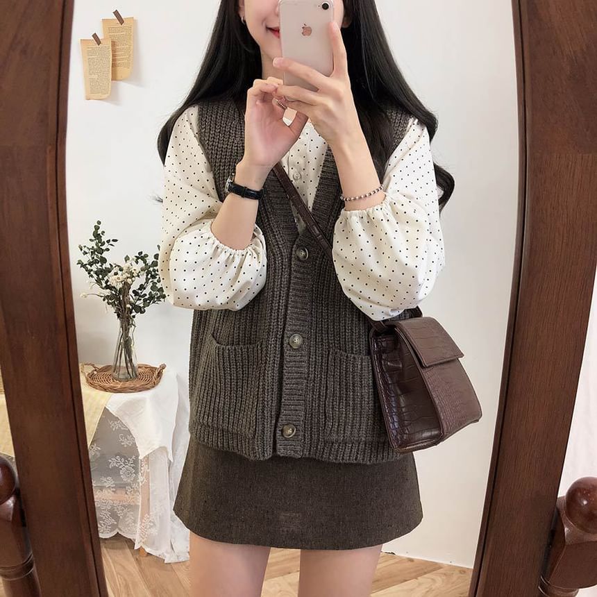 Dotted Round Neck Long-Sleeve Blouse