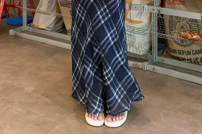 Mid Rise Plaid Maxi A-Line Skirt