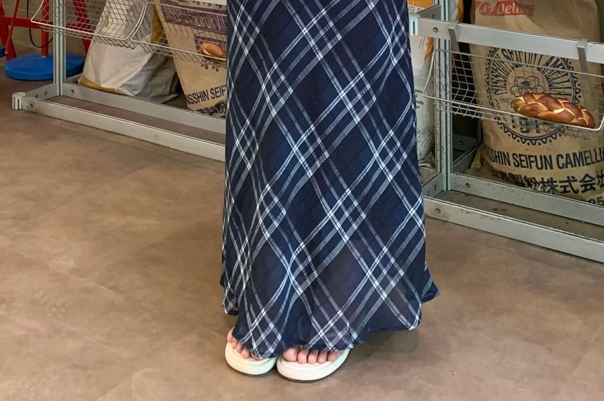 Mid Rise Plaid Maxi A-Line Skirt