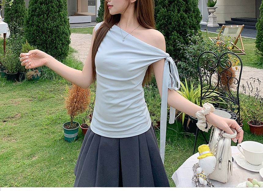 Off-Shoulder Asymmetric Fitted Top