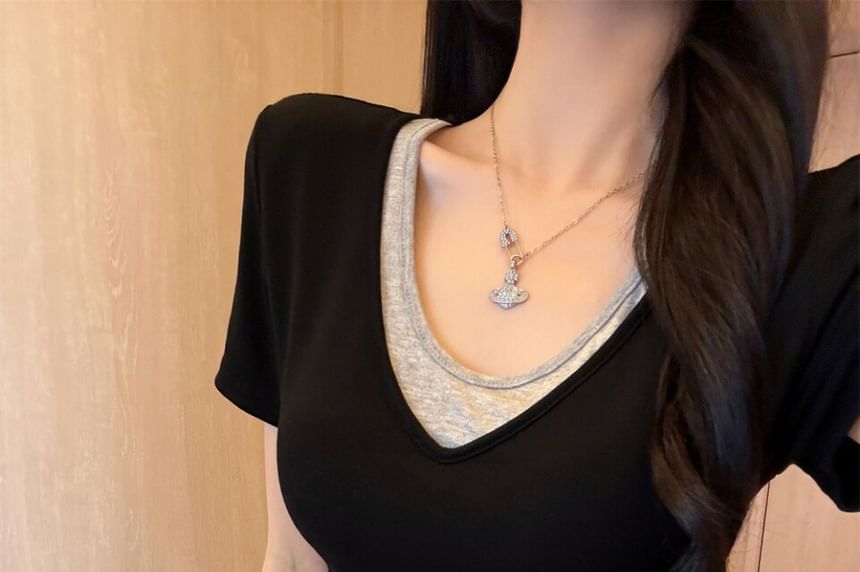 Short-Sleeve V-Neck Two Tone Padded Crop T-Shirt
