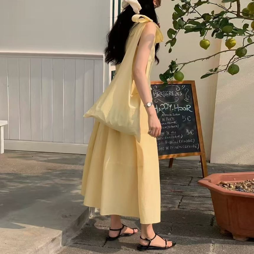 Sleeveless Round Neck Plain Slim-Fit Maxi A-Line Dress