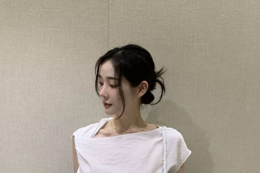 Twisted V-Neck Cap-Sleeve Tee