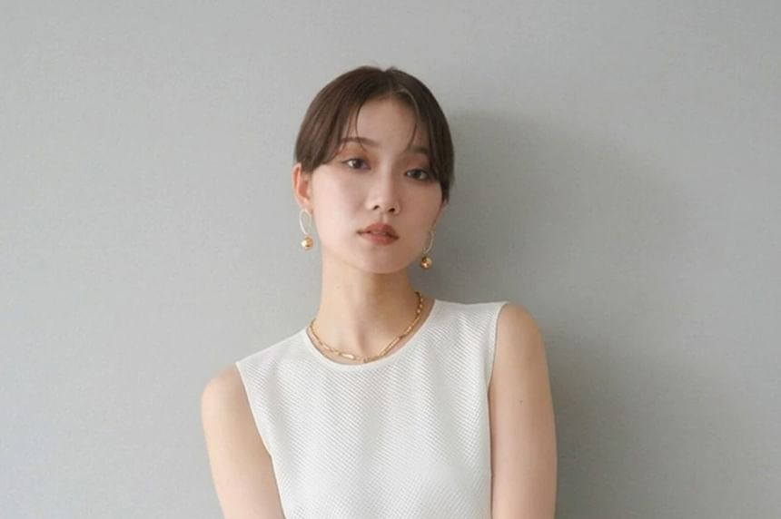 Textured Flowy Round-Neck Sleeveless Top