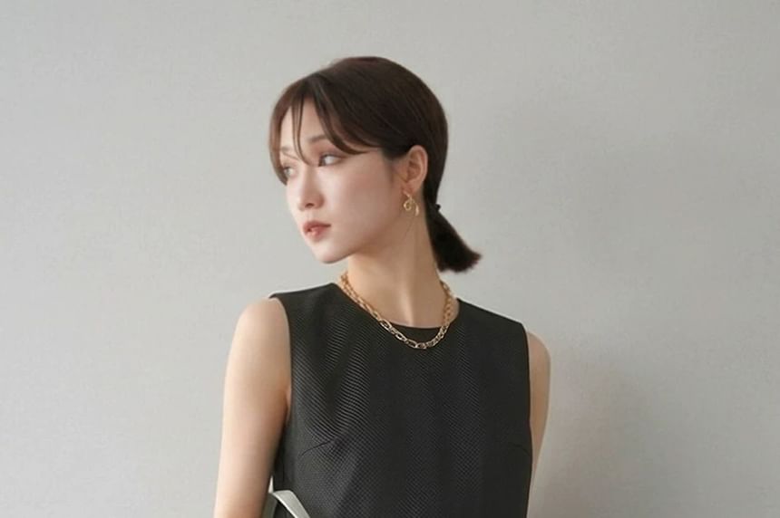 Textured Flowy Round-Neck Sleeveless Top