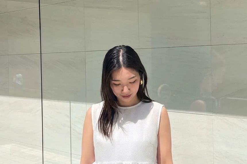 Textured Flowy Round-Neck Sleeveless Top