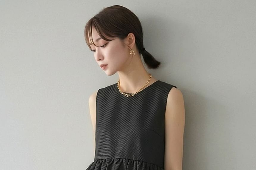 Textured Flowy Round-Neck Sleeveless Top