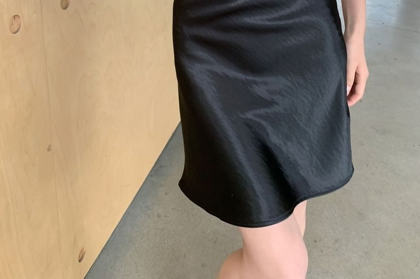 Short Sleeve V-Neck Plain Slim-Fit T-Shirt / High Waist Satin Mini Skirt