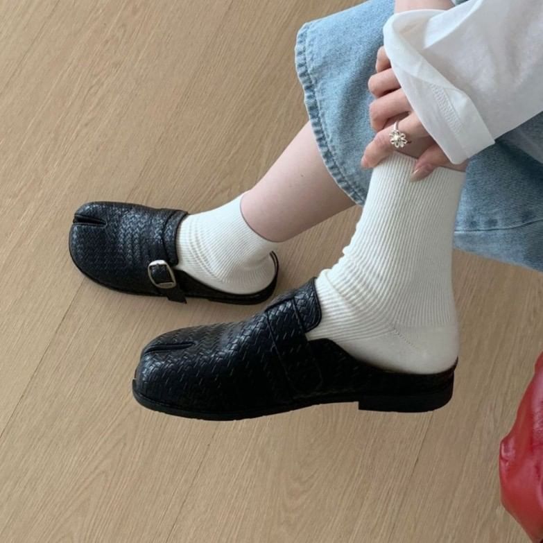 Split Toe Plain Buckled Faux Leather Flat Mules