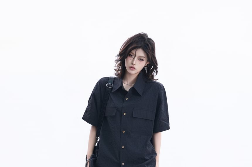 Collared Textured Button-Up Short-Sleeve Shirt
