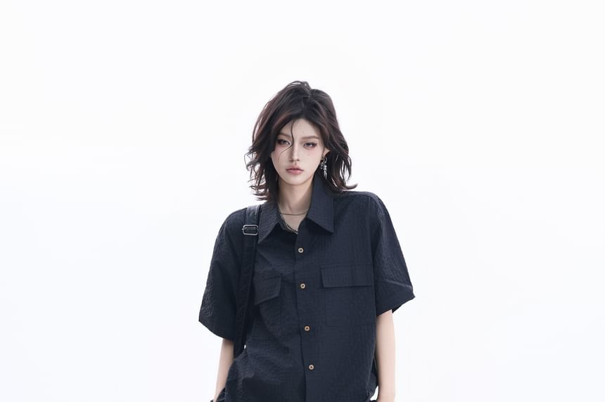 Collared Textured Button-Up Short-Sleeve Shirt