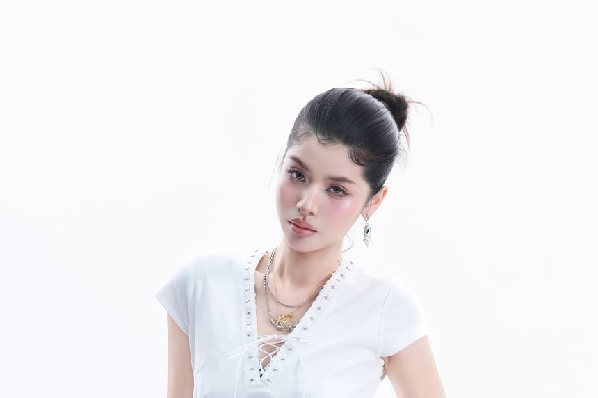 Cap-Sleeve V-Neck Lace Up Crop T-Shirt