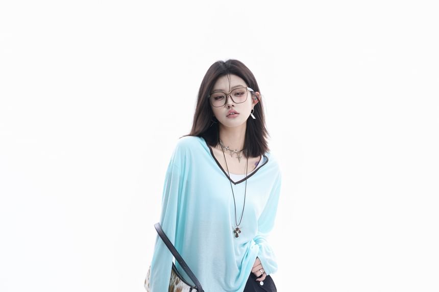 V-Neck Contrast Trim Long-Sleeve T-Shirt