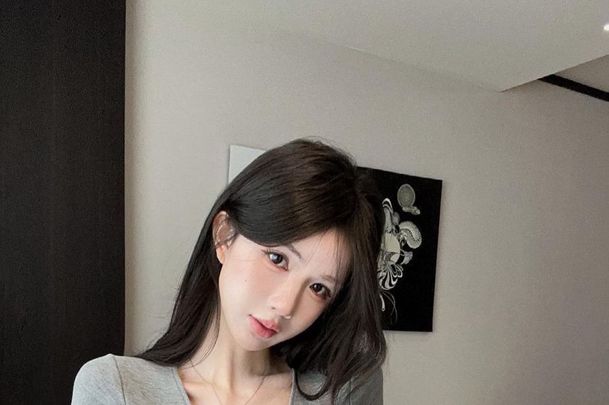 Short-Sleeve V-Neck Striped Panel Knot Detail T-Shirt