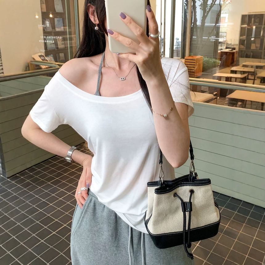 Short-Sleeve Off Shoulder Plain Asymmetrical T-Shirt