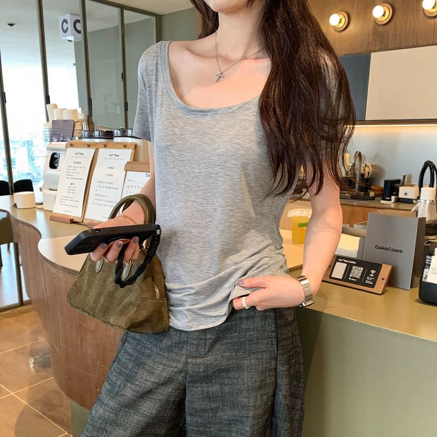 Short-Sleeve Off Shoulder Plain Asymmetrical T-Shirt