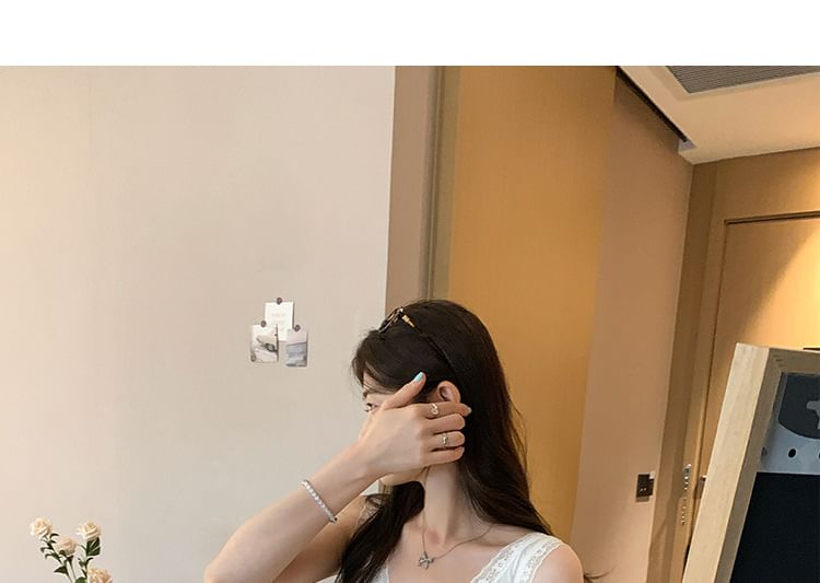 Sleeveless V-Neck Plain Lace Trim Top
