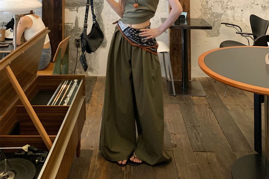 Short-Sleeve Crew Neck Plain Crop T-Shirt / Mid Rise Plain Wide Leg Pants with Scarf
