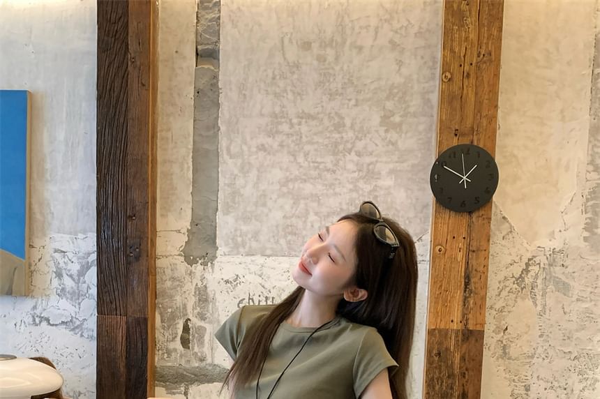 Short-Sleeve Crew Neck Plain Crop T-Shirt / Mid Rise Plain Wide Leg Pants with Scarf