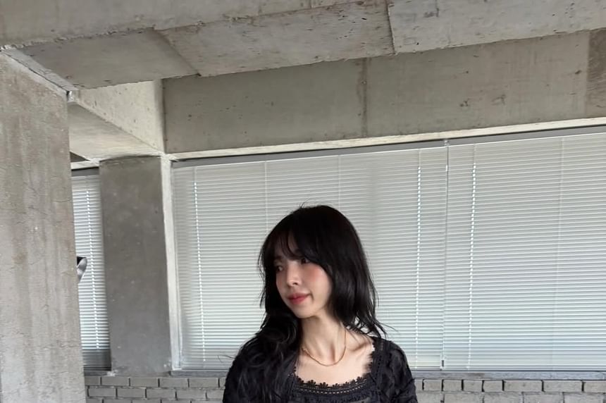 Elbow-Sleeve Square Neck Dotted Lace Trim Ruffle Blouse