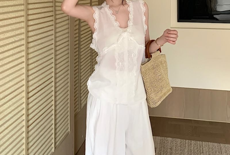 Sleeveless V-Neck Plain Lace Trim Blouse