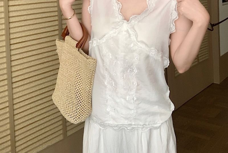 Sleeveless V-Neck Plain Lace Trim Blouse