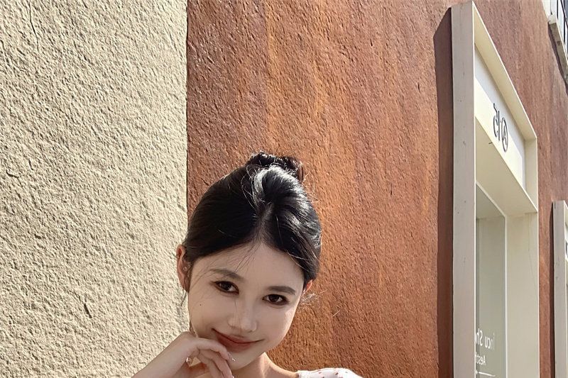 Short Sleeve V-Neck Panel Lace T-Shirt
