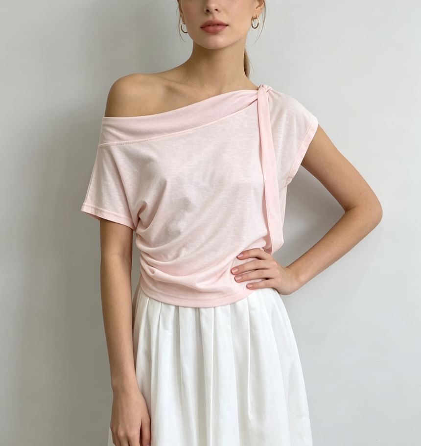 Cold Shoulder Knotted Plain Slim-Fit Short Sleeve T-Shirt