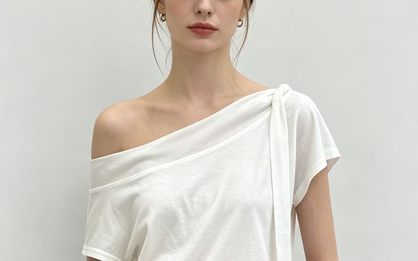 Knot-Front Slim Tee with Cutout Shoulders