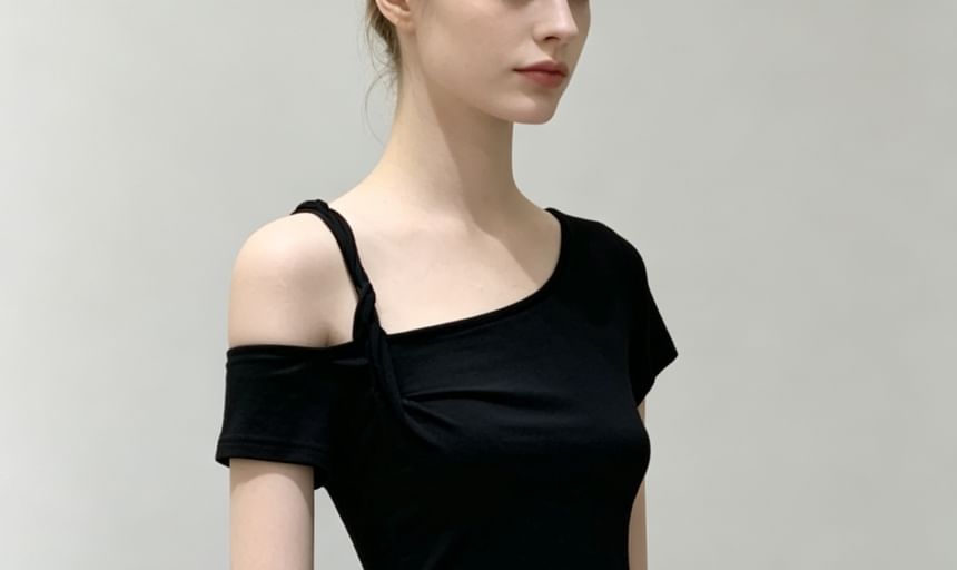 Twisted Strap Cold-Shoulder Slim Tee